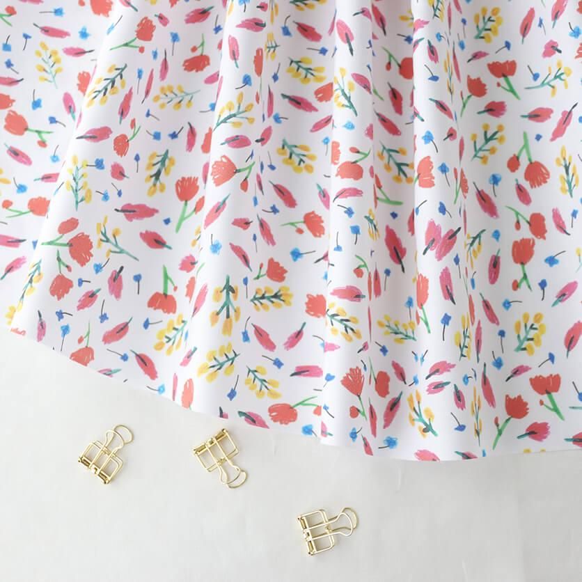 hanahana（ホワイト）北欧・花柄- 布・生地の通販サイト