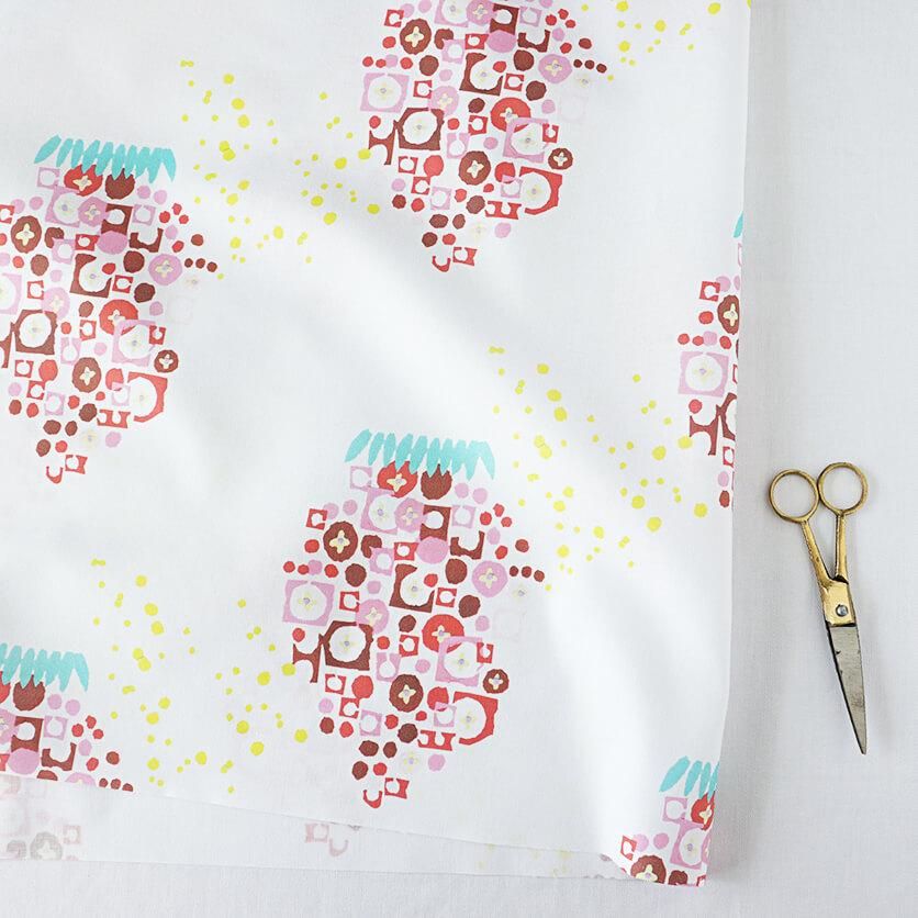 コラージュのぶどう（ピンク）フルーツ・ぶどう柄- 布・生地の