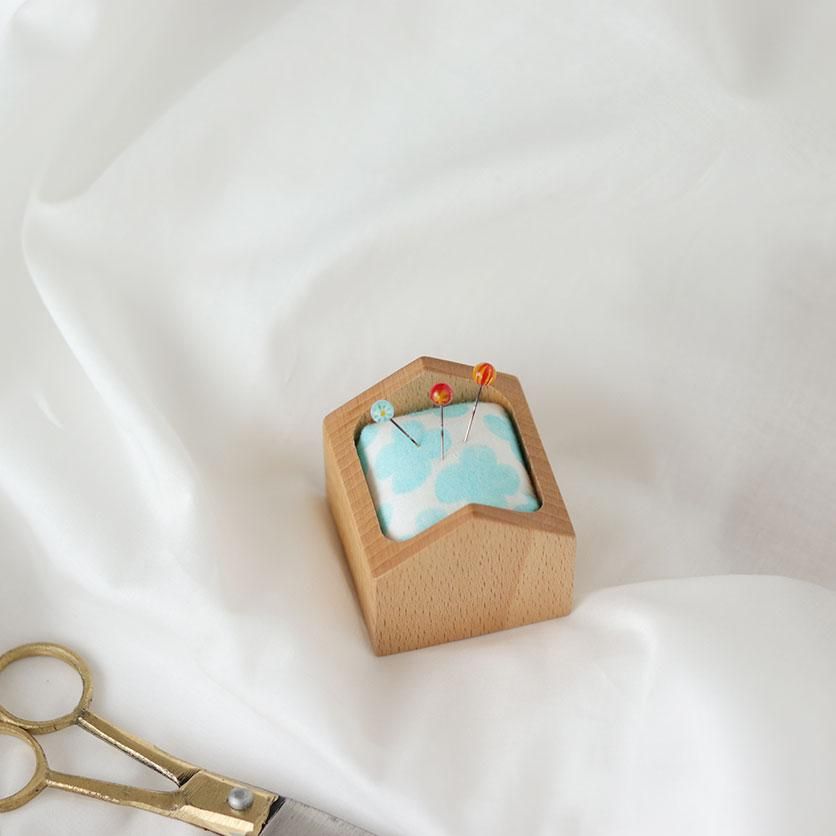 とんぼ玉の待針（Cohana） | nunocoto fabric