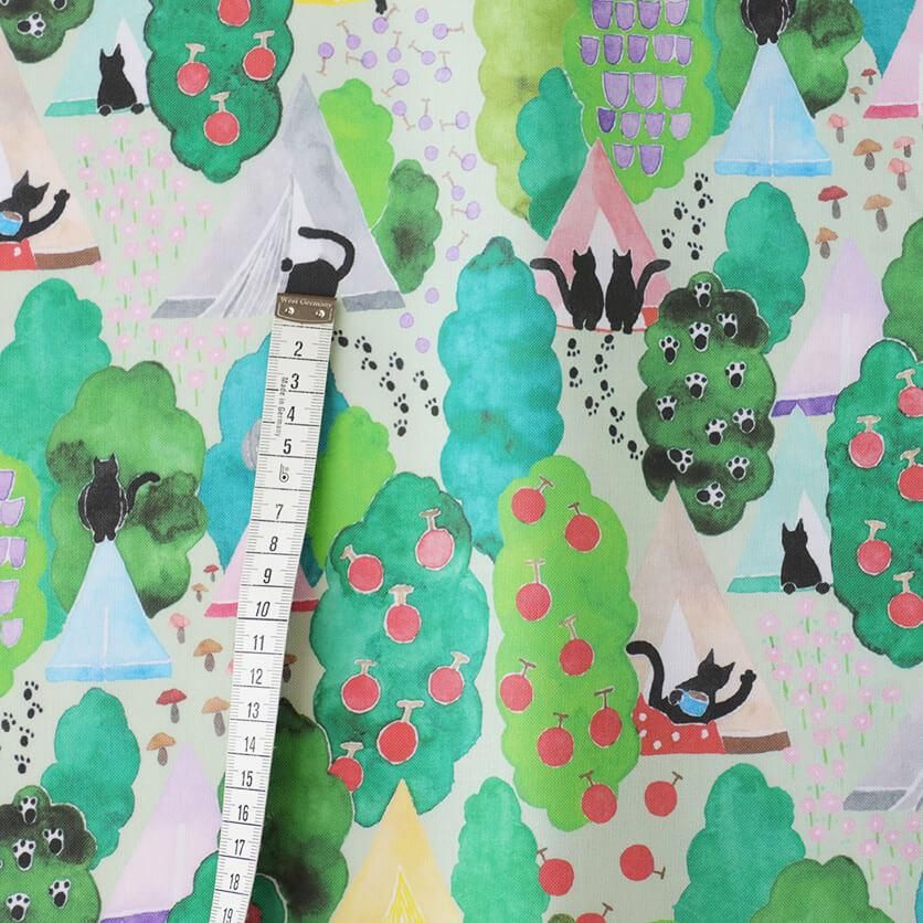 黒猫と実りのキャンプ ねこ柄- 布・生地の通販サイト：nunocoto fabric