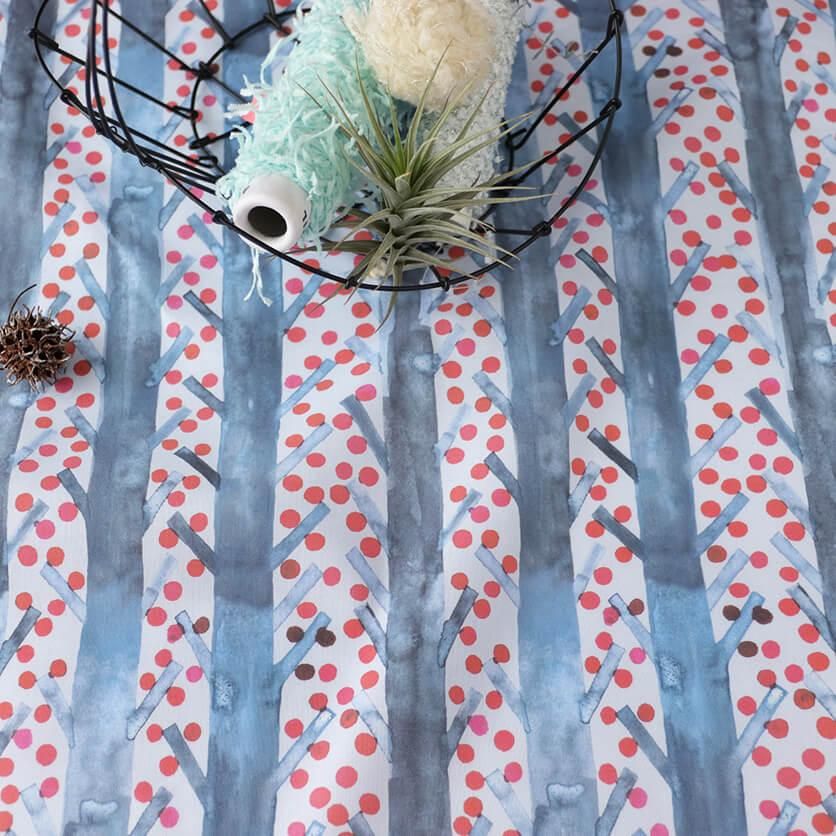 冬の白樺（グレー＆レッド）自然・北欧柄- 布・生地の通販サイト