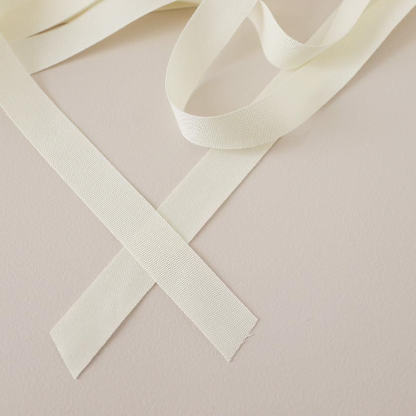 ハンドメイド★訳あり⚠️生成り。新幹線プリント片側紐出し巾着★入園入学グッズ。電車 ハンドメイド☆訳あり⚠️生成り。新幹線プリント片側紐出し巾着