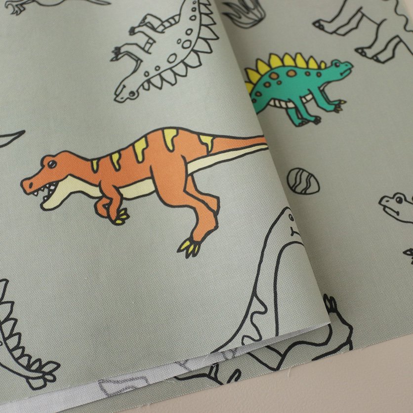 恐竜のダンス（サンドグレー）恐竜柄- 布・生地の通販サイト：nunocoto fabric