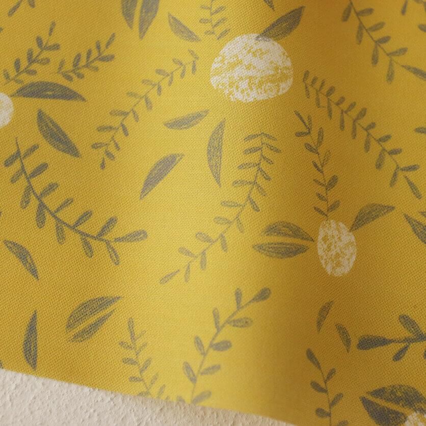 flower dance（マスタード）レトロ・花柄- 布・生地の通販サイト