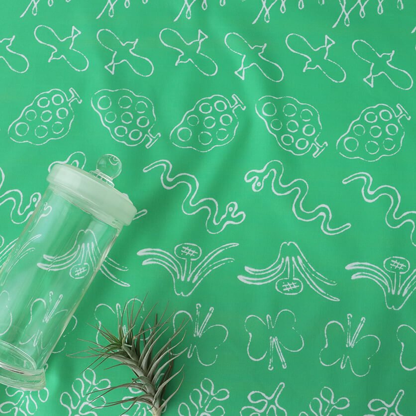Go Out グリーン 花 植物 昆虫柄 布 生地の通販サイト Nunocoto Fabric
