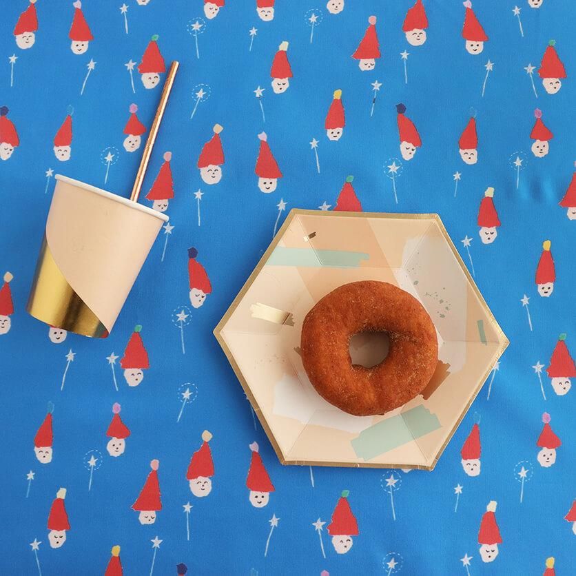 フィンランドのトントゥ（ブルー） - 生地と型紙の通販サイト