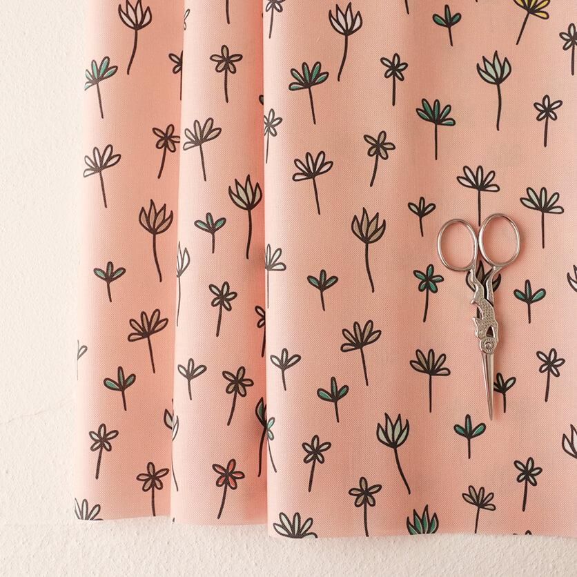 農場に咲く小さな花（サーモンピンク） - 生地と型紙の通販サイト