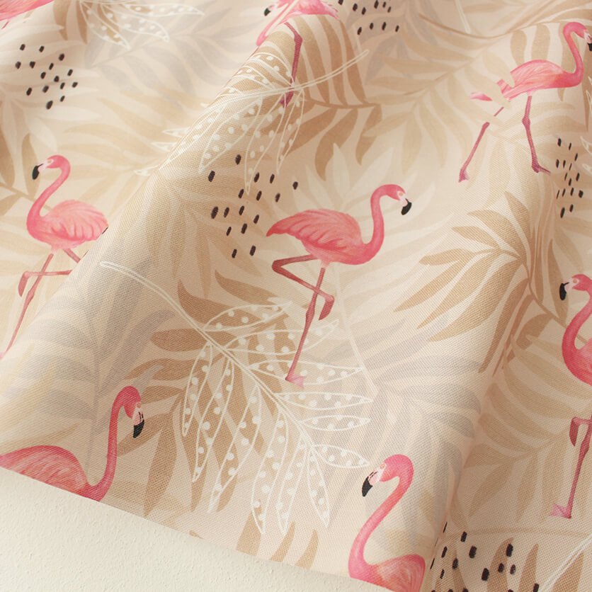 Happy Flamingo Time（ベージュ）フラミンゴ柄- 布・生地の通販サイト：nunocoto fabric