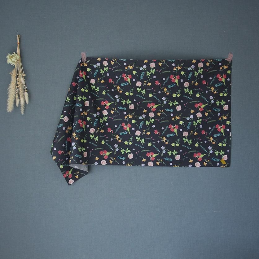 フラワーガーデン（チャコールグレー）花柄- 布・生地の通販サイト