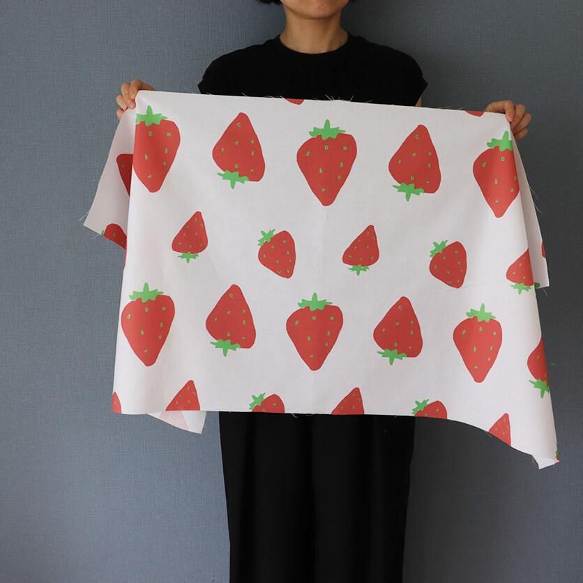 いちごのお洋服 オーダーページ やっぱりいちご big（レッド）フルーツ柄- 布・生地の通販サイト