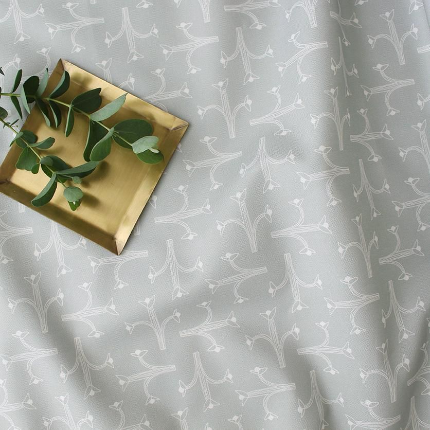 CROSSING FLOWER（グレージュ）花柄- 布・生地の通販サイト：nunocoto