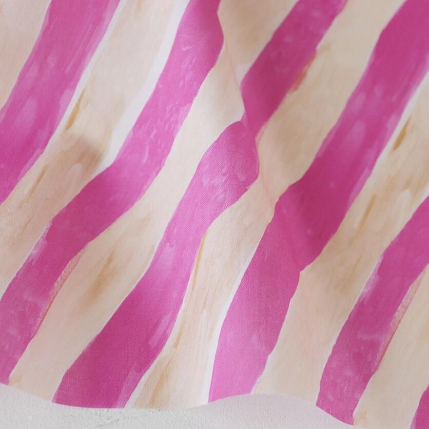 ニューレトロ斜めストライプ（ピンク×ラテ）ストライプ柄- 布・生地の