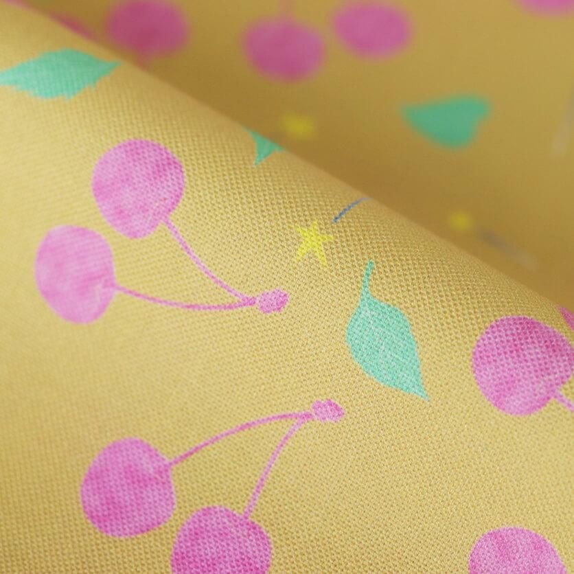 her cherry star（キャメル）さくらんぼ柄- 布・生地の通販