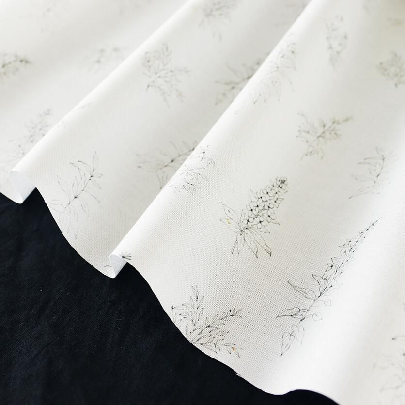 イタリア発!! Monnalisa ★ White 花柄 コットンコート ★ 2-11Y 野の花たち（ホワイト×グレー）花柄- 布・生地の通販サイト