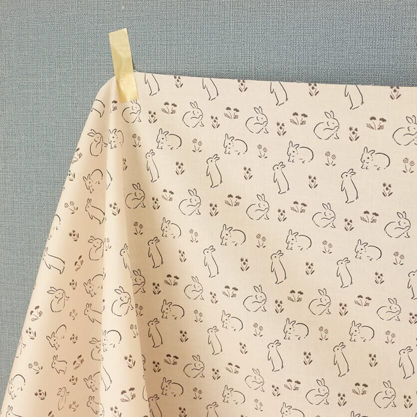 うさページ bunny rabbit (ライトベージュ) うさぎ柄- 布・生地の通販サイト