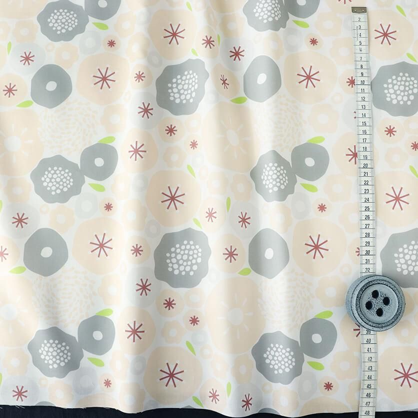 北欧の花たち（ベージュ）花柄- 布・生地の通販サイト：nunocoto fabric