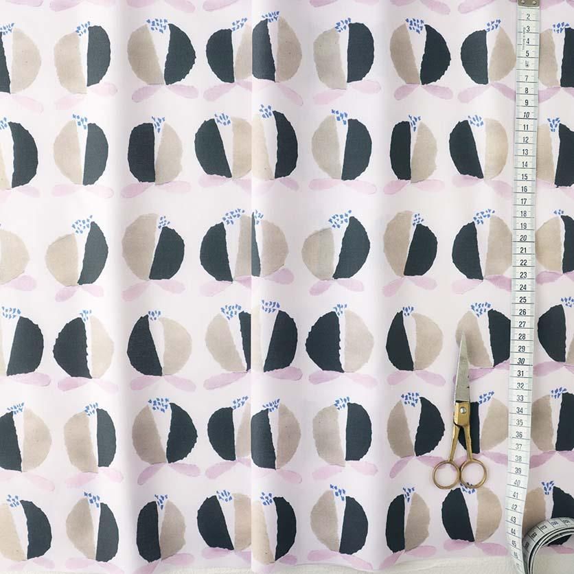 ころころどんぐり（イエロー）どんぐり柄- 布・生地の通販サイト