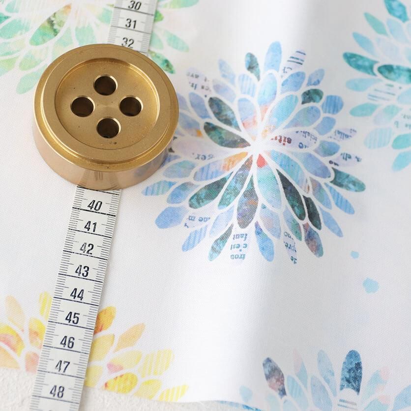 大輪の花たち（フレッシュグリーン）花柄- 布・生地の通販サイト