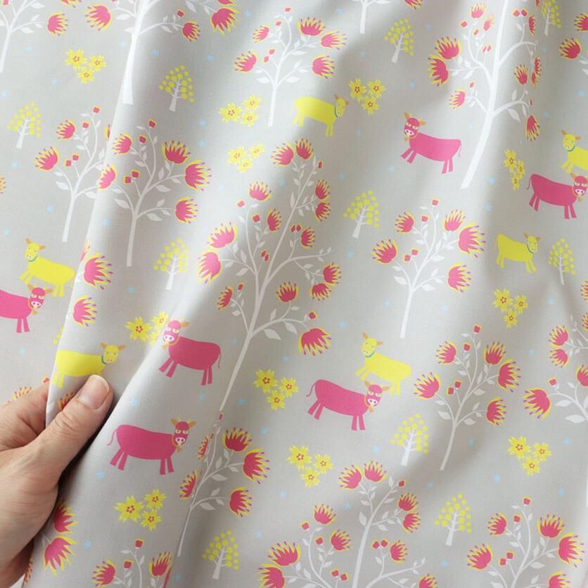 森の中の牛（ラテ）牛柄- 布・生地の通販サイト：nunocoto fabric