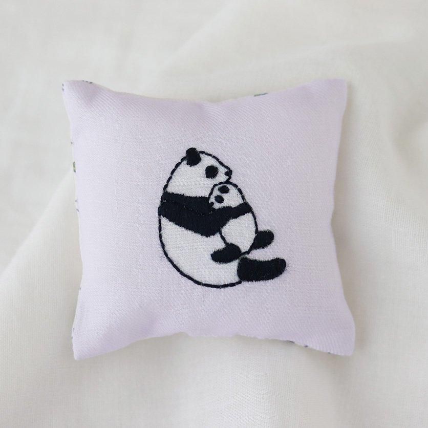 ダーニング刺繍 robin0710a様リクエスト品 パンダクッション3品