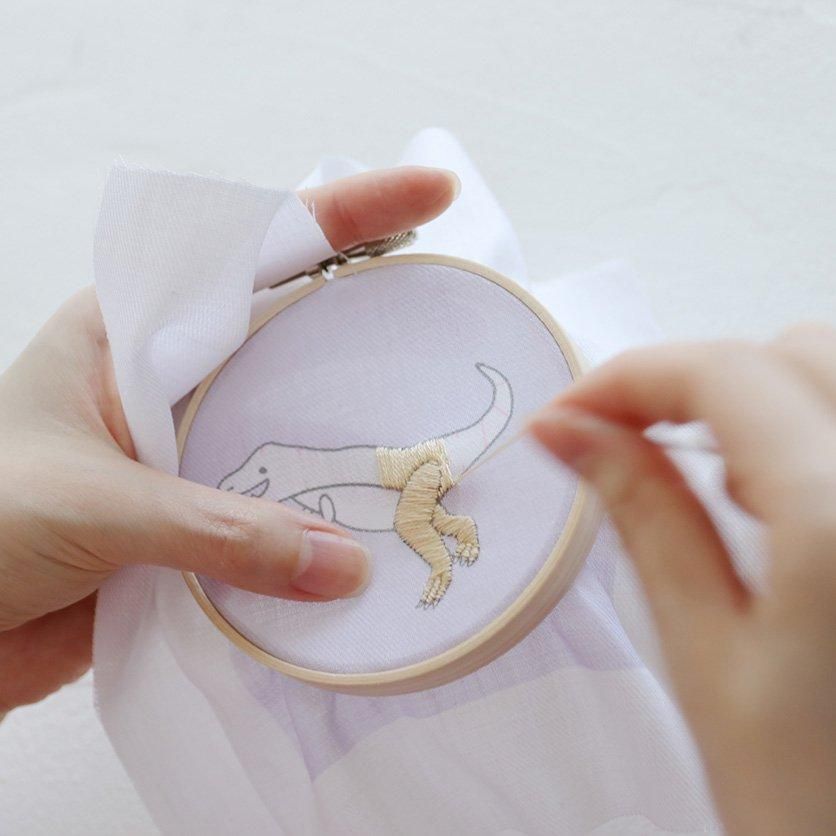 オリジナル　刺しゅう nunocoto｜刺繍でつくるピンクッションのキット：パンダ