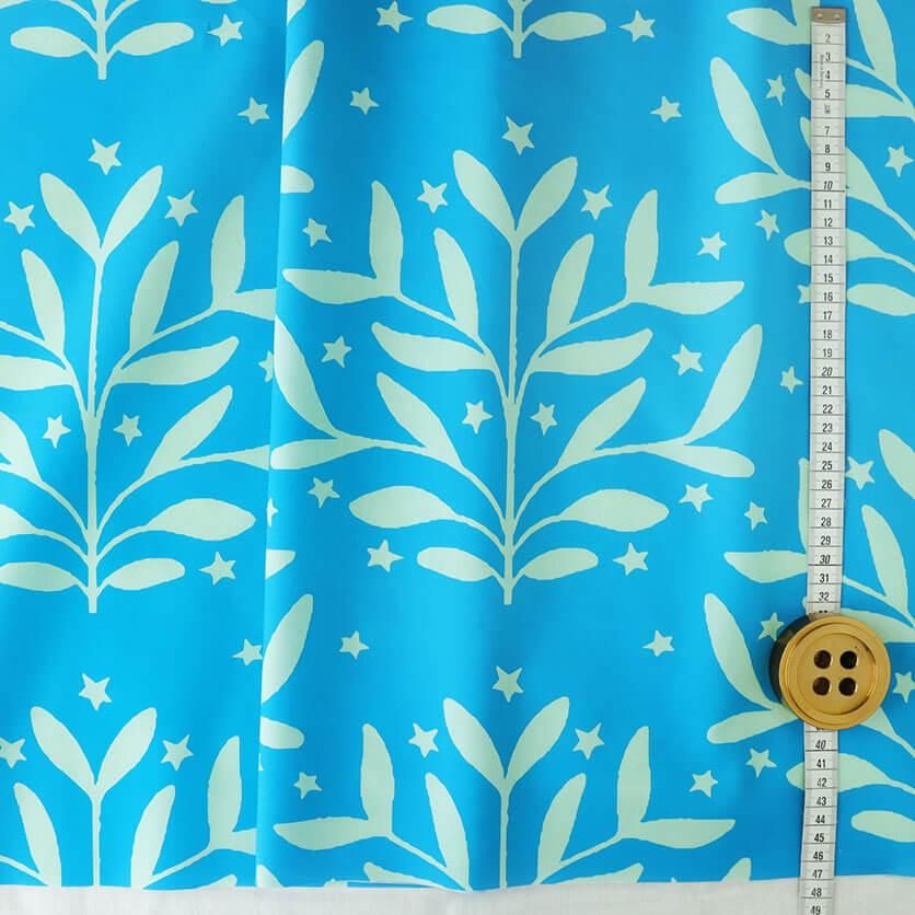 ボタニカル・ハーモニー（ブルー×ペールグリーン）ボタニカル柄- 布