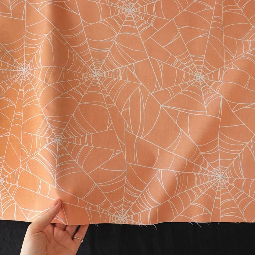 カラフル蜘蛛の巣（オレンジ）ハロウィーン柄- 布・生地の通販サイト