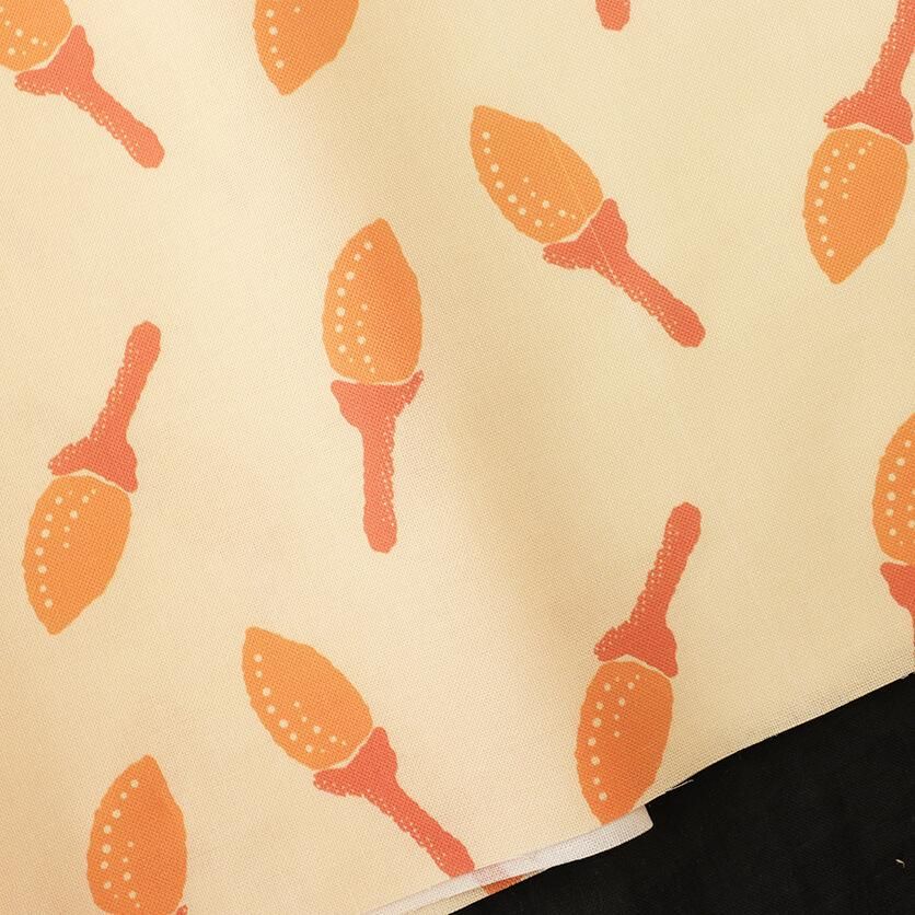 どんぐりが落ちるよ（アイボリー）植物柄- 布・生地の通販サイト