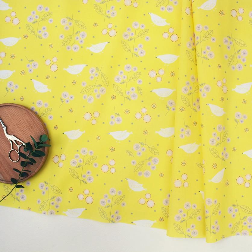 白い文鳥と花(レモンイエロー) 花柄- 布・生地の通販サイト：nunocoto