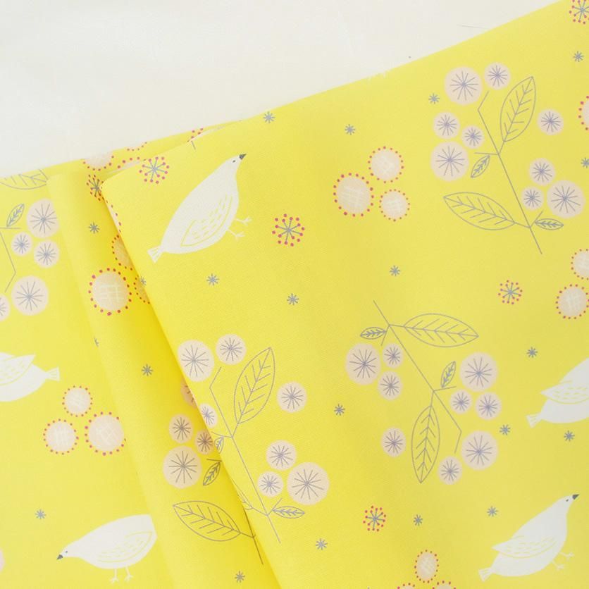 白い文鳥と花(レモンイエロー) 花柄- 布・生地の通販サイト：nunocoto