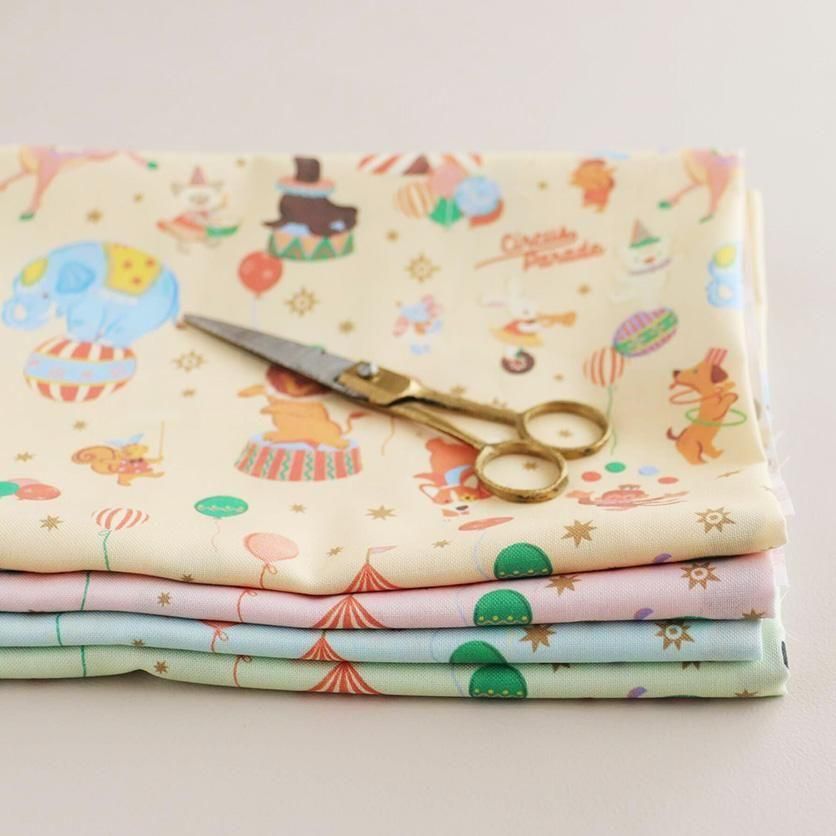 Circus parade（ブルー）動物柄 布・生地の通販サイト：nunocoto fabric