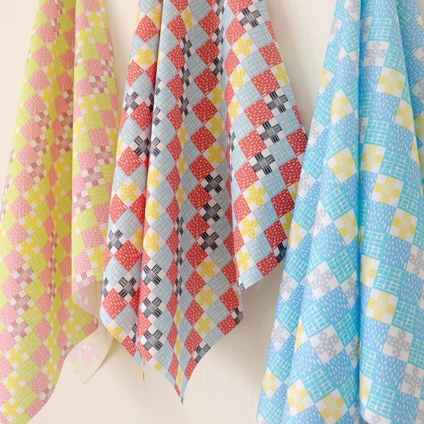 いろんな畑（レッド×グレー）野菜柄- 布・生地の通販サイト