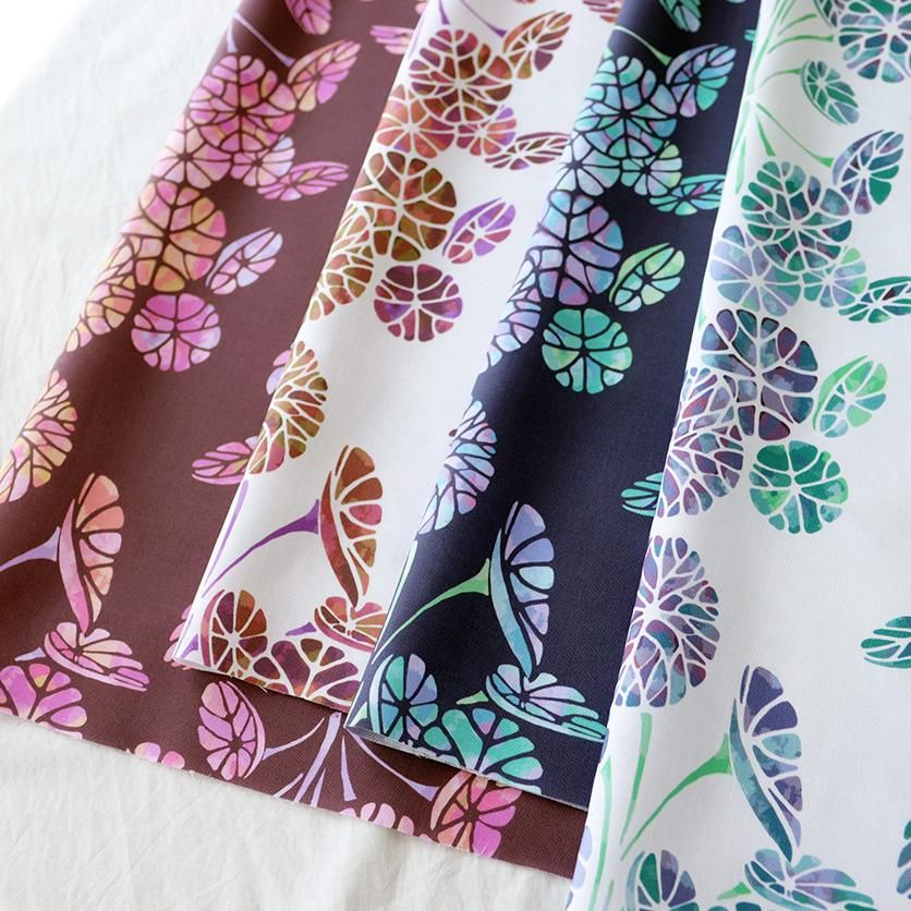 ステファニアエレクタ（乳白色×深緋）花柄- 布・生地の通販サイト