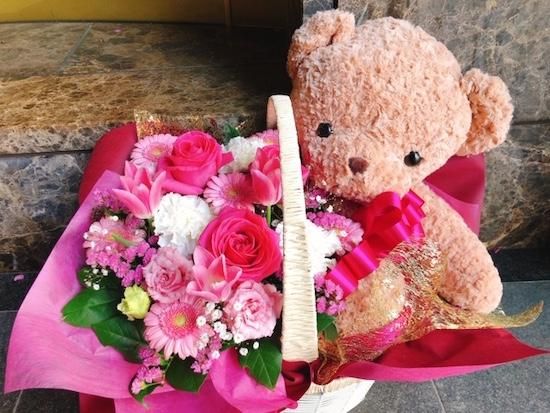 こんそめです♪ピンク系の花かごです♪ディップフラワー(アメリカンフラワー) ピンクのコスモス） アメリカンフラワー、ディップフラワー