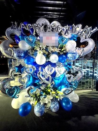 青白系 豪華バルーンスタンド2段（HAPPY BIRTHDAY文字バルーン付き