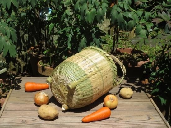 竹製手付き篭（足付）深 野菜かご