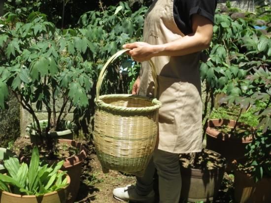 竹製手付き篭（足付）深 野菜かご