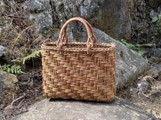 あけびかごバッグ - 竹細工/木工品/籐製品 藤倉商店 成田山 あけびかごバッグ - 竹細工/木工品/籐製品 藤倉商店 成田山