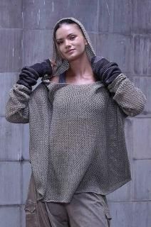 V23.Knitted over draped sweater