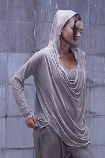 V29.Jersey over draped sweater