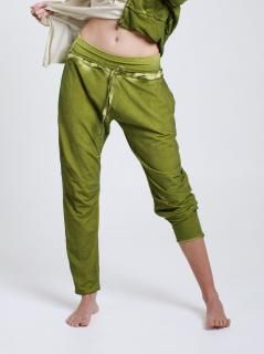 E05  Slim-Fit Drawstring Pants
