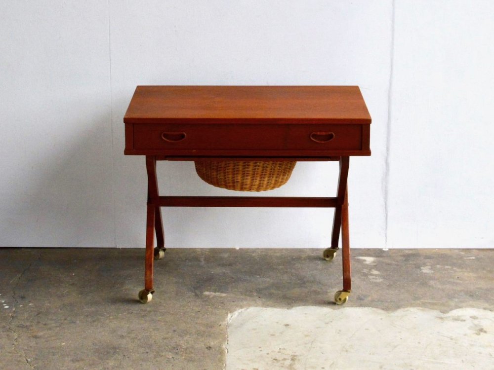 Sewing Table (7)