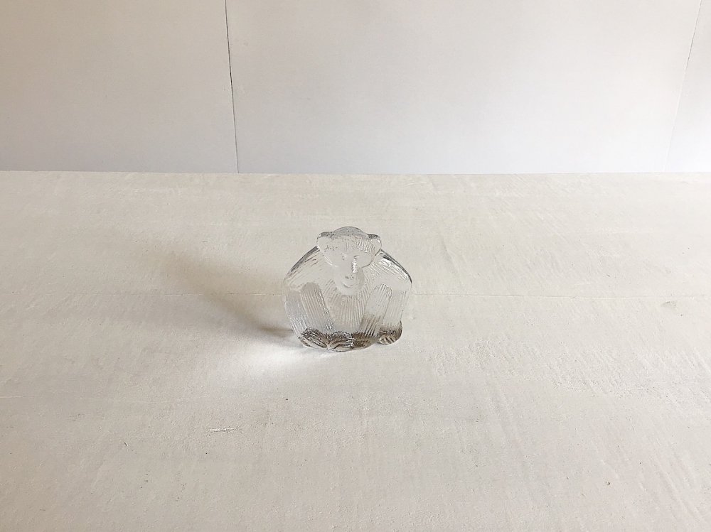 Glass object  /  Lisa Larson