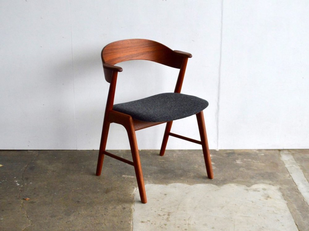 Chair / No.32 ( 2 )