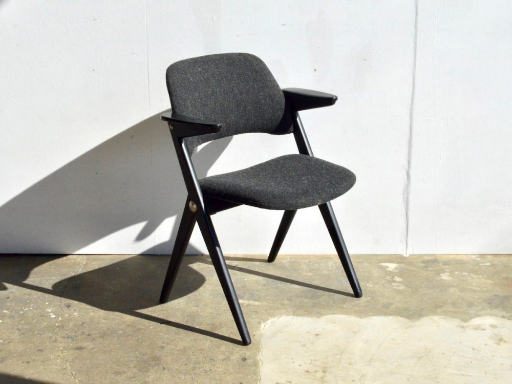 Arm Chair / Triva