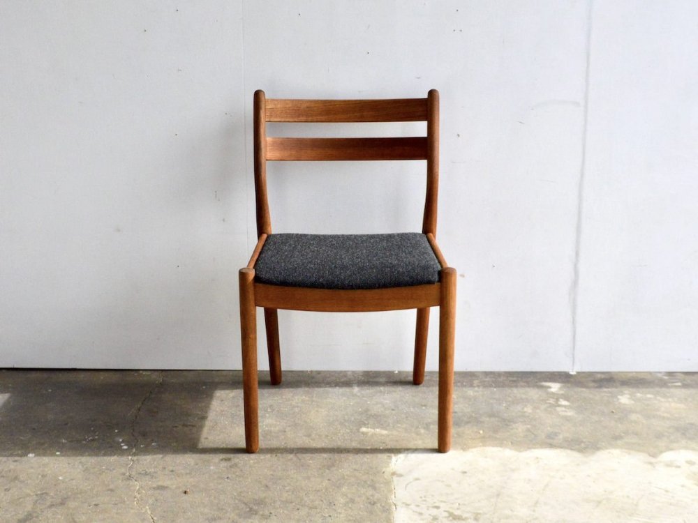 Chair (4) / J61 