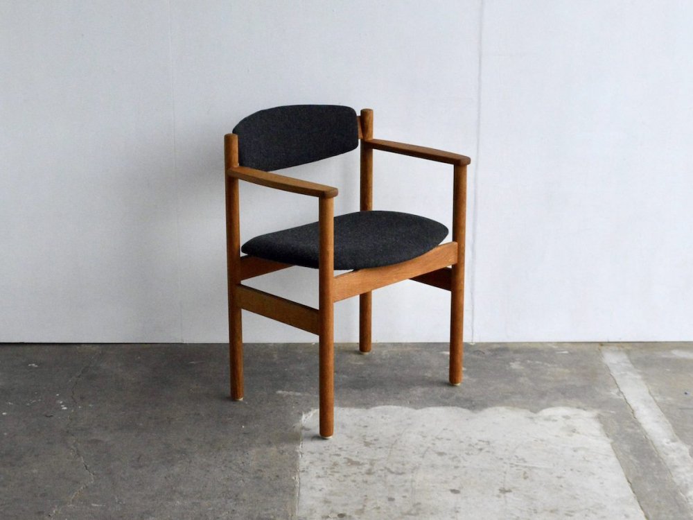 Arm Chair  / J86