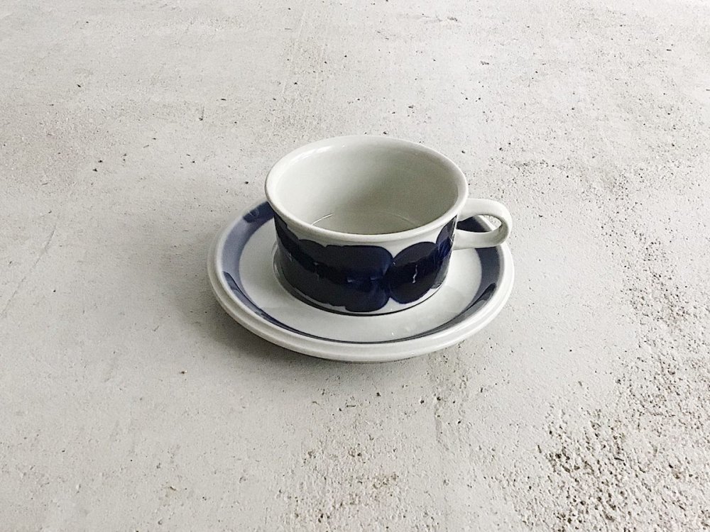 Tea Cup  &  Saucer  ( 1 )  /  Anemone