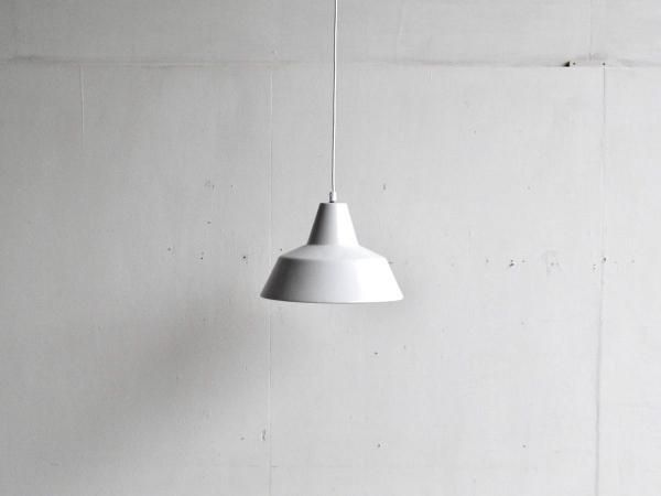 Pendant Lamp (90) / Louis Poulsen