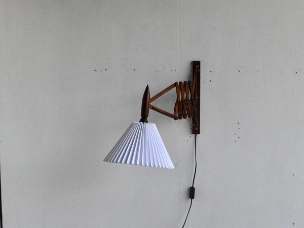 Wall lamp (84)